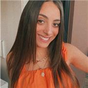 Studentessa con tanta voglia di insegnare ai più piccoli