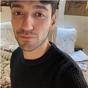 Laureato in Scienze della Comunicazione, offre lezioni private di Italiano e Filosofia.