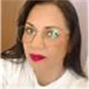 Hola. Soy profesora de geografía para niños en edad escolar, en castellano 