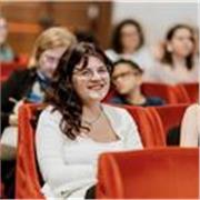 Sono una ragazza giovane e appassionata! Da poco abilitata all’insegnamento di Chimica, Biologia e Scienze della Terra