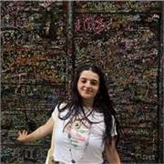 Estudiante de educación infantil, con experiencia cuidando niños.