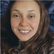 Profesora básica, realiza clases desde 1 a 8 básico