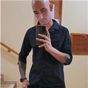 Artista polivalente. Tengo experiencia en dibujo, pintura al óleo y de tatuajes, asi como conocimientos muy amplios del graffiti