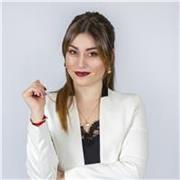 Soy periodista y docente, con experiencia en televisión, prensa, marketing digital y comunicación corporativa.