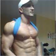 ¿Quieres sentirte más fuerte, saludable y lleno de energía? ¡Mis entrenamientos personalizados te ayudarán a alcanzar tus objetivos! Tanto si prefieres entrenar en el gimnasio como desde la comodidad de tu hogar, te guiaré paso a paso para que lo logres