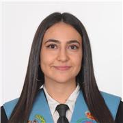 Profesora imparte clases de primaria de cualquier asignatura