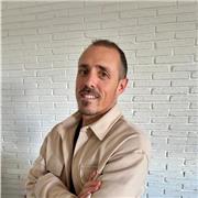 Me defino como asesor fiscal que enseña la contabilidad y los impuestos de forma práctica y aplicada a la vida real
