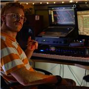 Scrivo musica per film, insegno pianoforte e composizione. Impari divertendoti! :D Lureando magistrale in Musica Applicata