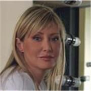 Sono un’insegnante di lettere e filosofia, madrelingua francese, posso impartire lezioni di italiano, latino, greco, filosofia