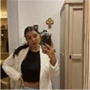 Studentessa impartisce lezioni di italiano, inglese e spagnolo a ragazzi frequentati le scuole medie