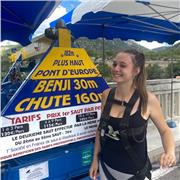 Estudiante francesa en Valencia, llevo 4 años dando clases tanto para niños como adultos :)