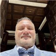 Laureato i teologia e psicologia impartisce lezioni di filosofia, psicologia, sociologia, scienze umane