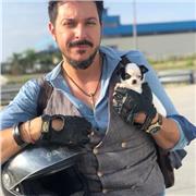 Hello everyone! Posso insegnare l’inglese in modo facile e divertente. Ho vissuto tanti anni a Toronto e conosco bene le difficoltà (e come risolverle) di tutti coloro che vogliono imparare… e se non vuoi ma devi, impari lo stesso divertendoti! Chiama sub