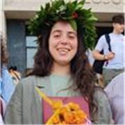 Studentessa laureata offre aiuto nella scrittura della tesi e nella preparazione di esami