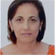 Professeur donne des cours de mathématiques aux élèves de collèges et lycées