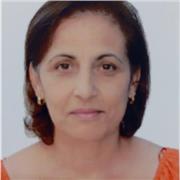 Professeur donne des cours de mathématiques aux élèves de collèges et lycées