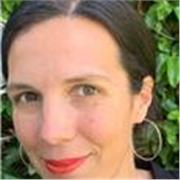 Soyuna  persona paciente, empática y organizada, enfocada en acompañar a niños y principiantes en su aprendizaje de ingles