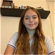 Estudiante de 4º de la ESO paciente y comprensiva a la hora de enseñar. Puedo ayudar con cualquier materia.