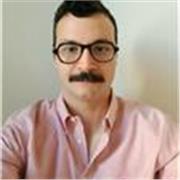 Sono un grafico con 7 anni d'esperienza, ho un master in marketing ed ho partecipato e preparato numerose attività internazionali