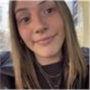 Estoy estudiando un grado universitario de educación infantil y llevo dos años trabajando con niños en un comedor escolar 