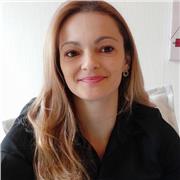 Laureata in Pedagogia, Lettere (Inglese, Portoghese), CAE e CELTA B