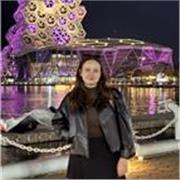 Englisch-Tutorin mit 17 Jahren Erfahrung, 2 Jahren in Hongkong und laufendem Studium auf Englisch bietet Online-Unterricht an 