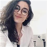 Profesora particular imparte clases de repaso para alumnos de primaria