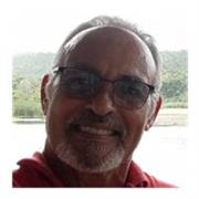 Profesor de biología para estudiantes de diferentes niveles de educación 