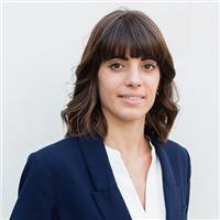 Linguista con esperienza pluriennale all'estero in ambito editoriale e linguistico-tecnologico, impartisce lezioni di grammatica e conversazione e a studenti di livello principiante ed avanzato