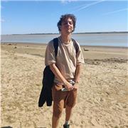 Como estudiante de Lengua Castellana y Humanidades, cuento con conocimientos en la gramática de nuestra lengua así como en literatura (y sus géneros). Mi metodología busca siempre dar un enfoque cercano entre el contenido enseñado y el contexto del estudi