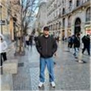 Licenciado en Educación, especialidad Historia, cinco años experiencia.