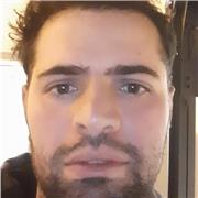 Je fais des maths depuis toujours. Niveau M1. Bonne pédagogie, prof qui aime le contact avec mes étudiants.