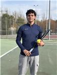 Aprende y perfecciona tu técnica con un Profesor Titulado. Paciente y adaptado a tus metas. ¡Soy Hugo y enseñar tenis es lo mío!