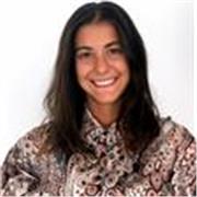 Tante idee ma non sai come comunicarle? Ti aiuto io! Sono Sara, Graphic Designer e con me imparerai a creare contenuti pazzeschi 