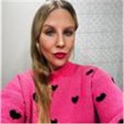 Profesora de sociales para niños y adolescentes
