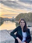 Laureata in lingue straniere e bilingue (certificata ed esperienza all’estero) impartisce lezioni di francese