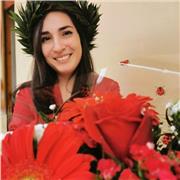 Laureata in lingue con livello avanzato di inglese e spagnolo offre lezioni di lingua e aiuto per i compiti