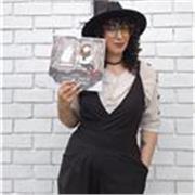 Profesora de artes para niños y jovenes que busquen diversión a la hora de aprender