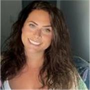 Graduada en Pedagogía. Máster en Educación Social : Investigación y Desarrollo Profesional. Terapia Gestalt . Experiencia en el trabajo con infancia , adolescencia y familias. Colectivos vulnerables. Trabajo comunitario. 