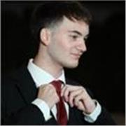 Adoro la storia, ma ancora di più spiegarla in maniera coinvolgente ai ragazzi, con tranquillità e voglia di aiutare.