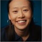 Soy cantante, actriz y bailarina, me estoy formando en terapia Gestalt y he empezado un grado de psicología.