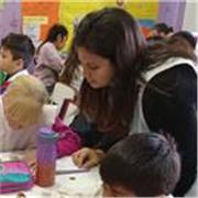 Porfesora de lengua, matemática, naturales y sociales imparte clases a niños de todas las edades