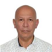 Profesor de ciencias con especialidad en biología, química y matematicas