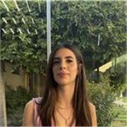 Ragazza universitaria che offre ripetizioni a domicilio per qualsiasi materia medie ed elementari