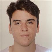 Profesor de Inglés imparte clase a niños de todas las edades