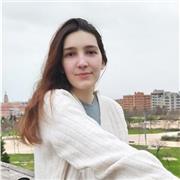 Profesora de matemática imparte clases a niños de todas las edades