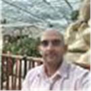 Trabajador electricista en activo para ayudar a estudiantes de teoría o nuevos en el sector