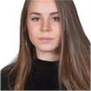 Estudiante universitaria imparte clases a niños y adolescentes desde infantil hasta la ESO