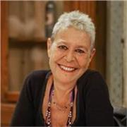 Sono laureata in lingue e parlo l'inglese, il francese e lo spagnolo.
Impartisco lezioni private di materie umanistiche