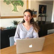 Studentessa di Lettere Classiche, impartisce lezioni di Latino, Greco e materie Umanistiche presso il proprio domicilio o online